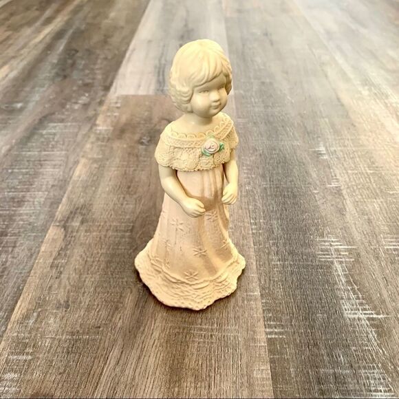 Avon Sentimental Doll Adorable Abigail - Picture 1 of 3